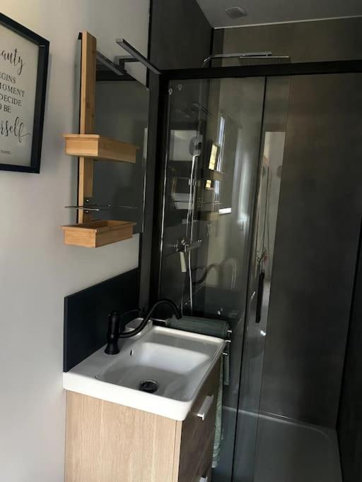 Entre Ville Et Campagne Appartement Cosy Avec Parking Et Terrasse Wood Coutiches ภายนอก รูปภาพ