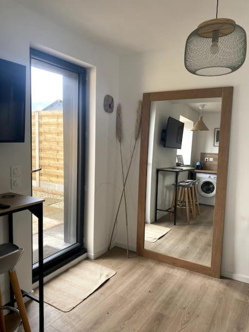Entre Ville Et Campagne Appartement Cosy Avec Parking Et Terrasse Wood Coutiches ภายนอก รูปภาพ