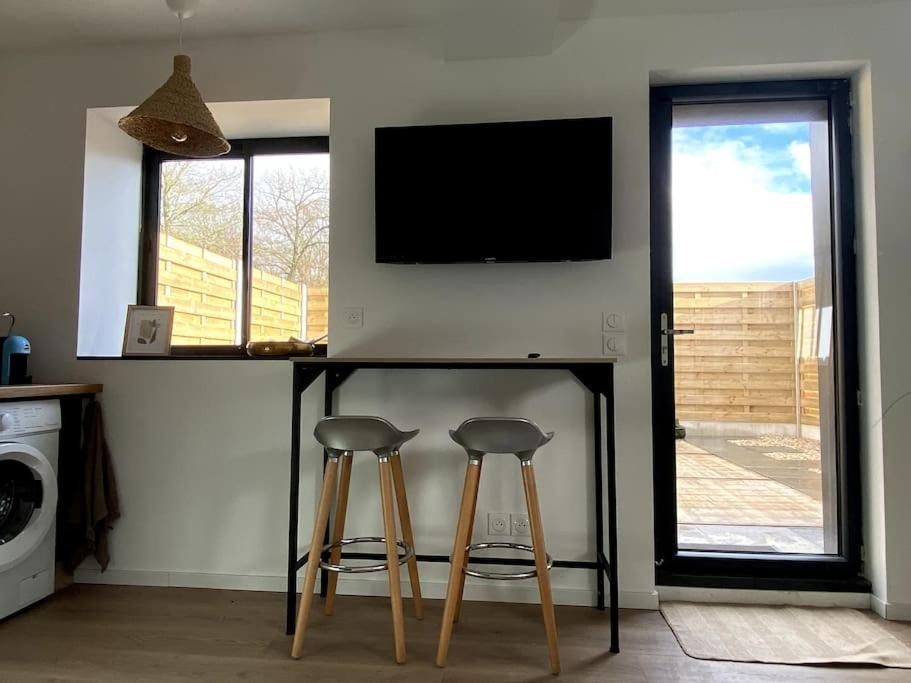 Entre Ville Et Campagne Appartement Cosy Avec Parking Et Terrasse Wood Coutiches ภายนอก รูปภาพ